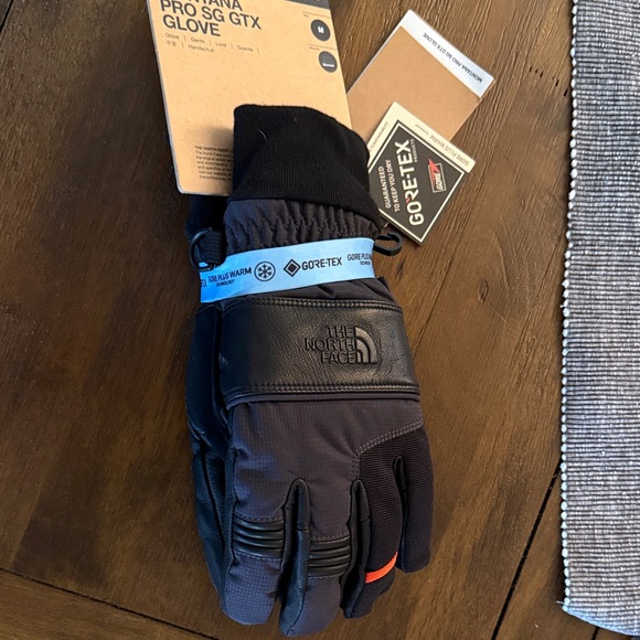 The North Face Black Gore-Tex Men's Gloves - Picture 1 of 3